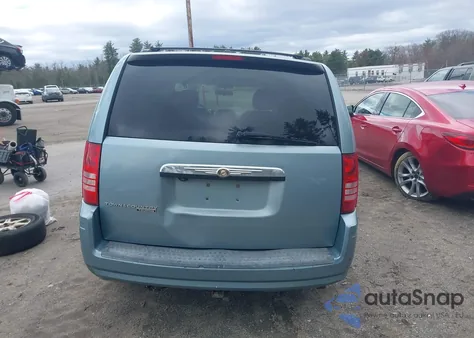 2008 Chrysler Town & Country Touring z USA, uszkodzony, nr VIN 2A8HR54PX8R788373